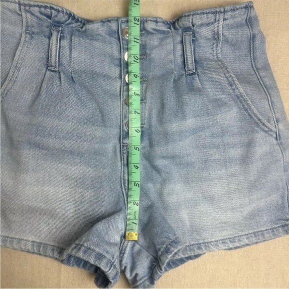American Eagle Mom Short Paper Bag Light Wash Denim Jean Button Women’s Size 6 - Picture 11 of 12